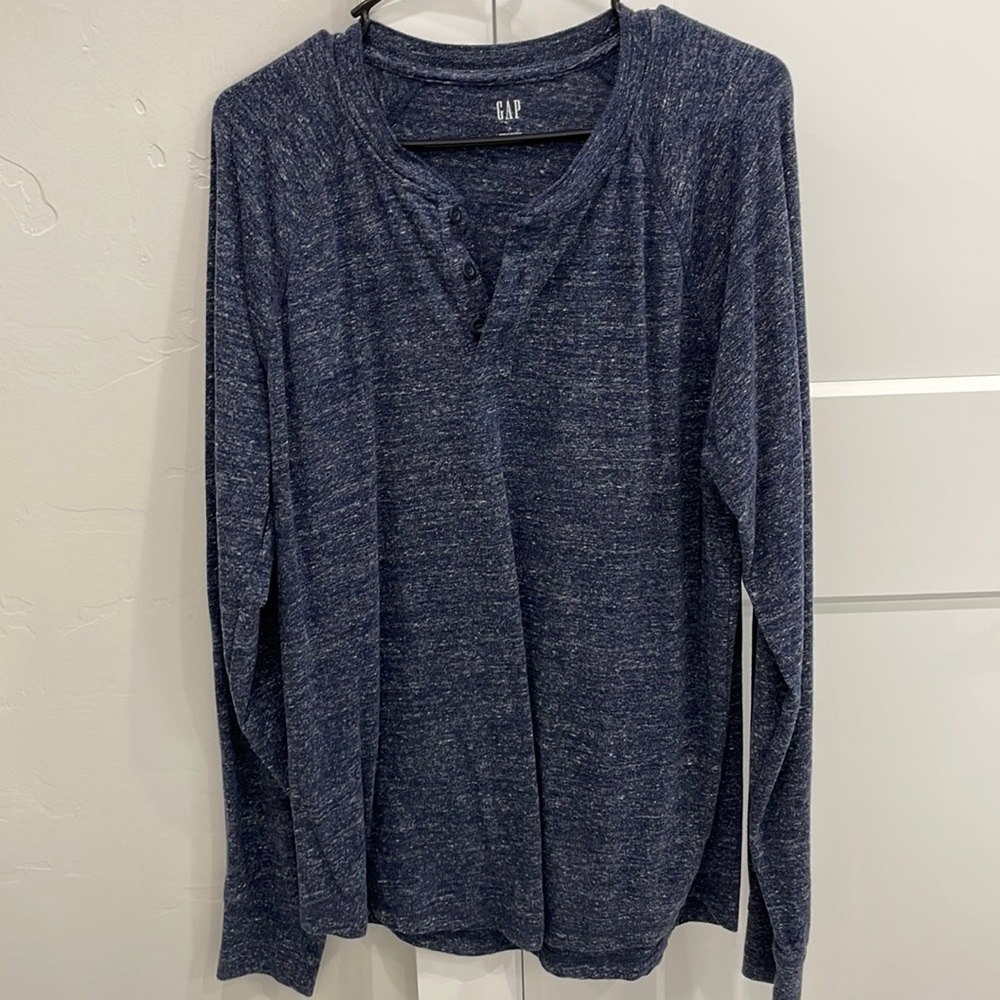 Gap Henley dark blue heathered. Size L